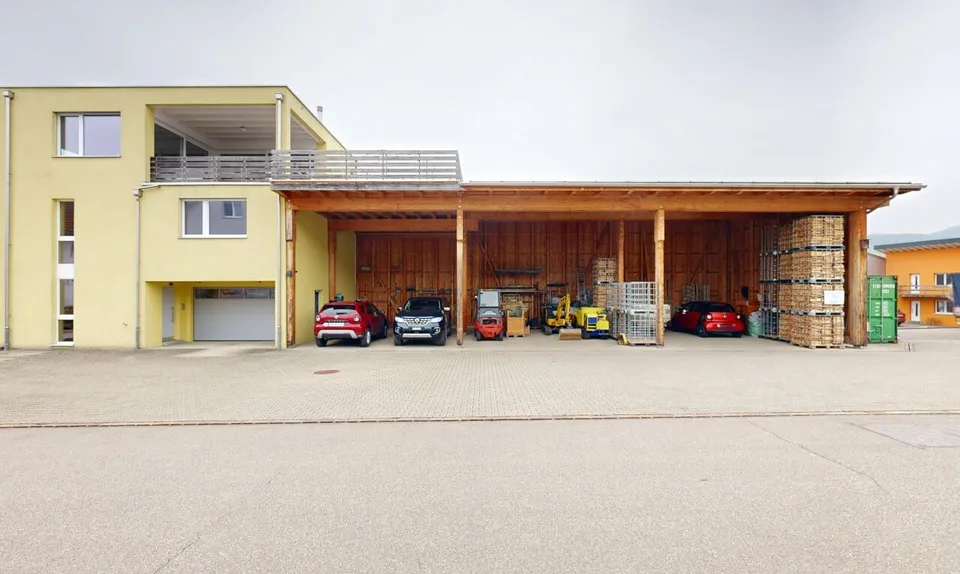 Single-family house with workshop, PV system and great commercial potential
