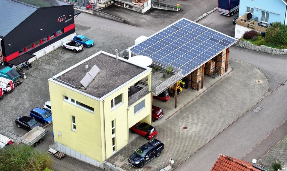 Einfamilienhaus mit Werkhalle, PV-Anlage und viel Gewerbepotenzial