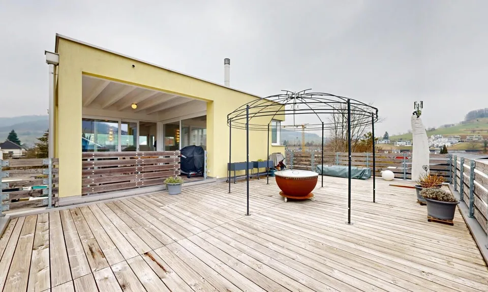 Single-family house with workshop, PV system and great commercial potential