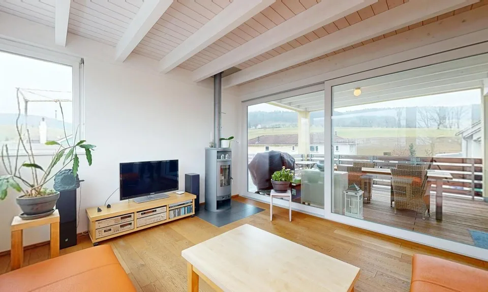 Single-family house with workshop, PV system and great commercial potential