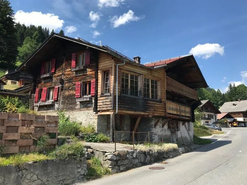 Chalet individuale con 5.5 locali e annesso a La Collombaz