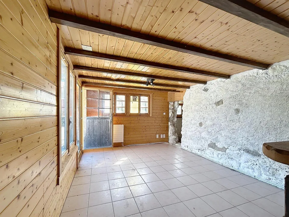 Chalet individuale con 5.5 locali e annesso a La Collombaz