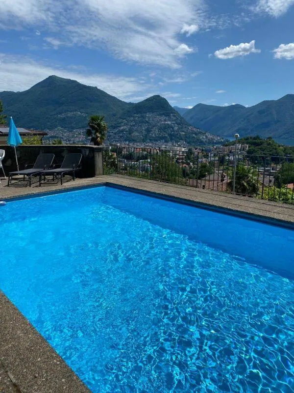 Villa con piscina e vista imprendibile