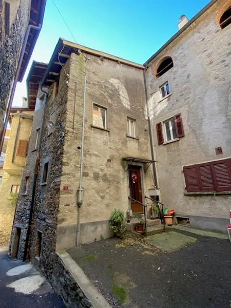 Sonvico: Maison de 9 pièces