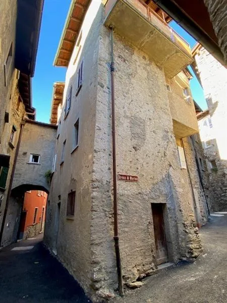 Sonvico: Casa 9 locali