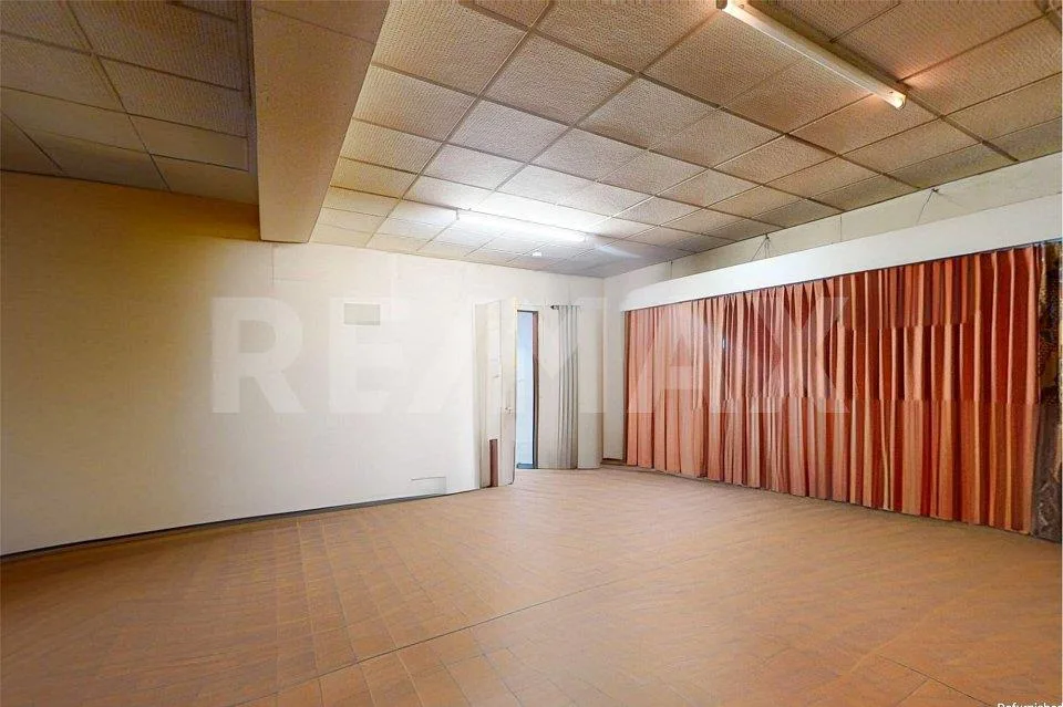 Casa con 3 appartamenti e negozio