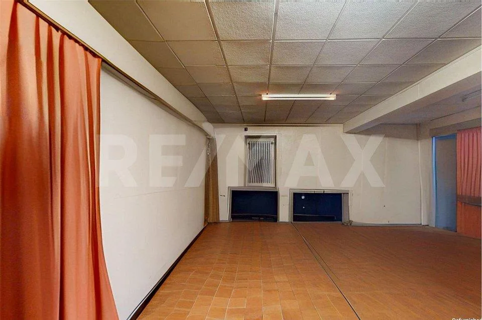 Casa con 3 appartamenti e negozio