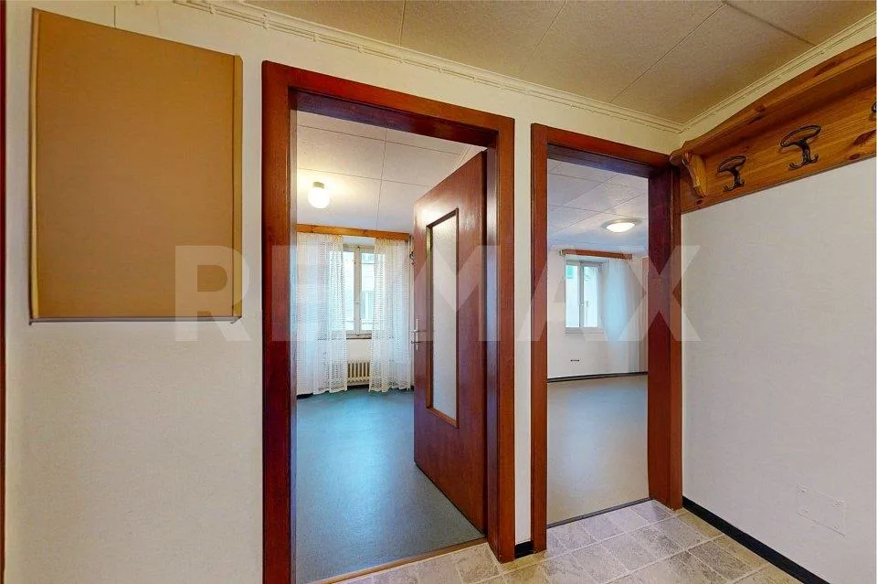 Casa con 3 appartamenti e negozio – foto 9 di 13