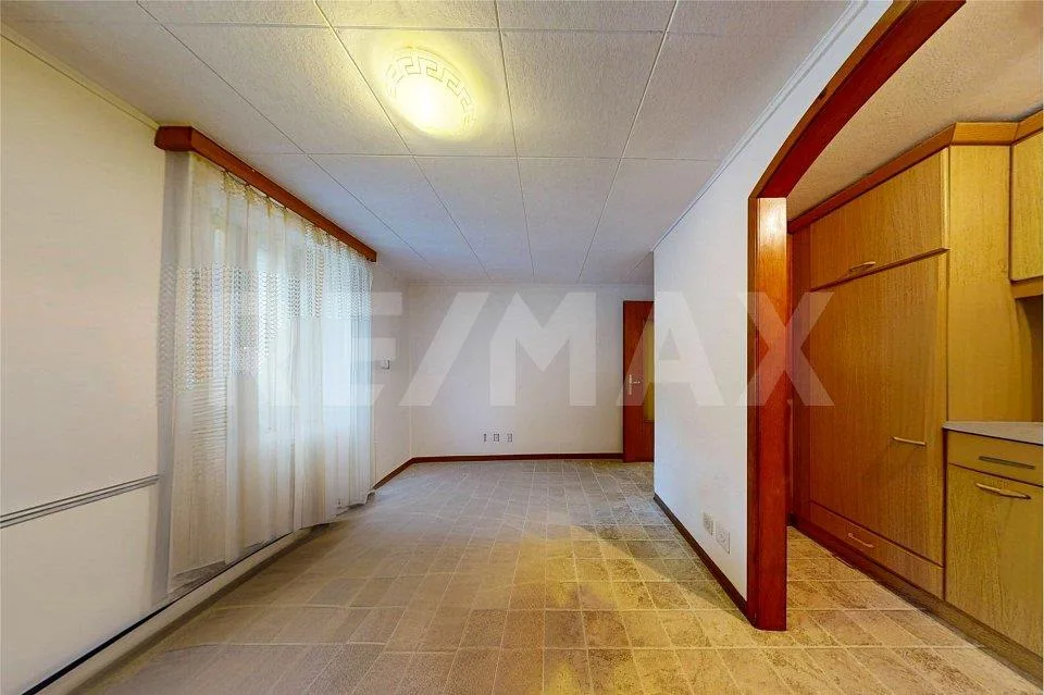 Casa con 3 appartamenti e negozio – foto 8 di 13