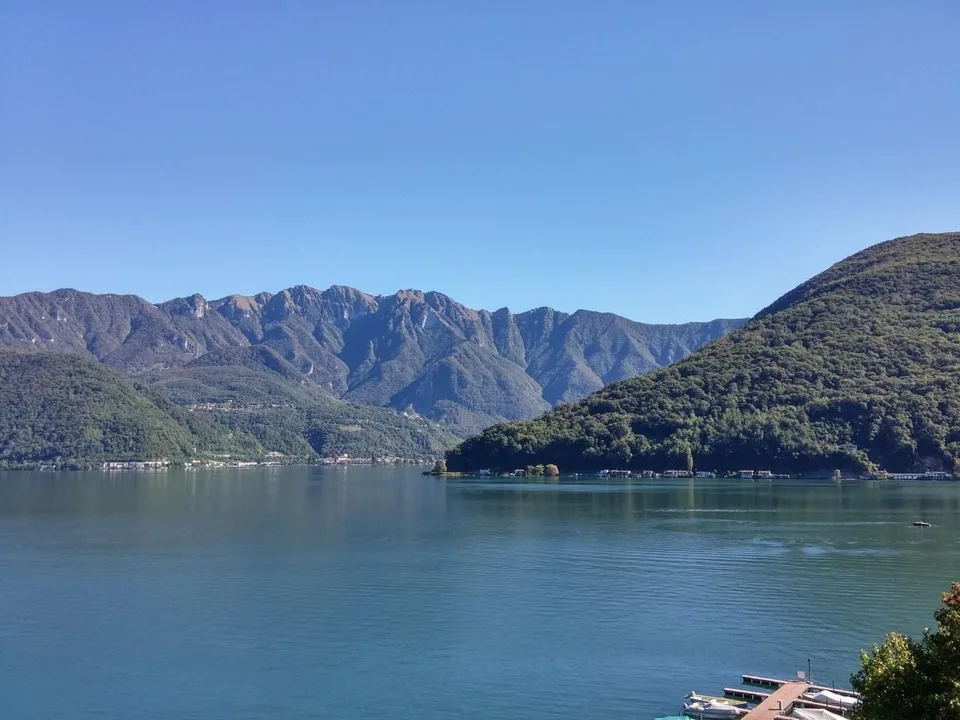 APPARTAMENTO 3.5 LOCALI  IN ZONA SOLEGGIATA CON VISTA LAGO