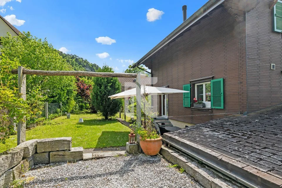 RISERVATO Idillio familiare in una posizione tranquilla e verde