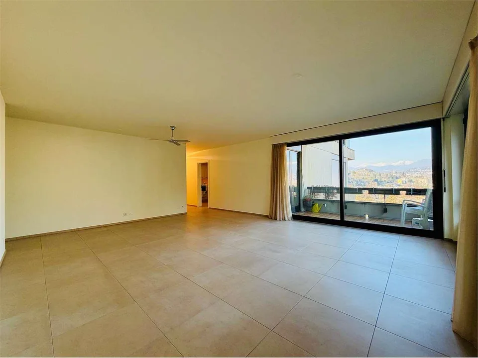 PARADIES - geräumige 4.5-Zimmer-Wohnung mit teilweisem Seeblick