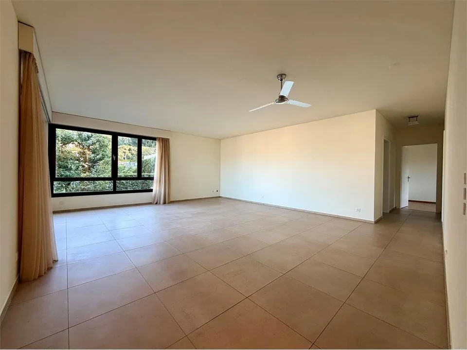 PARADIES - geräumige 4.5-Zimmer-Wohnung mit teilweisem Seeblick