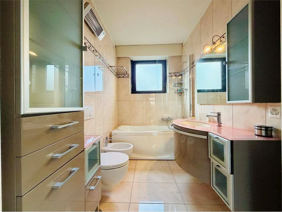 PARADISO - ampio 4.5 loc signorile con parziale vista lago – foto 12 di 13