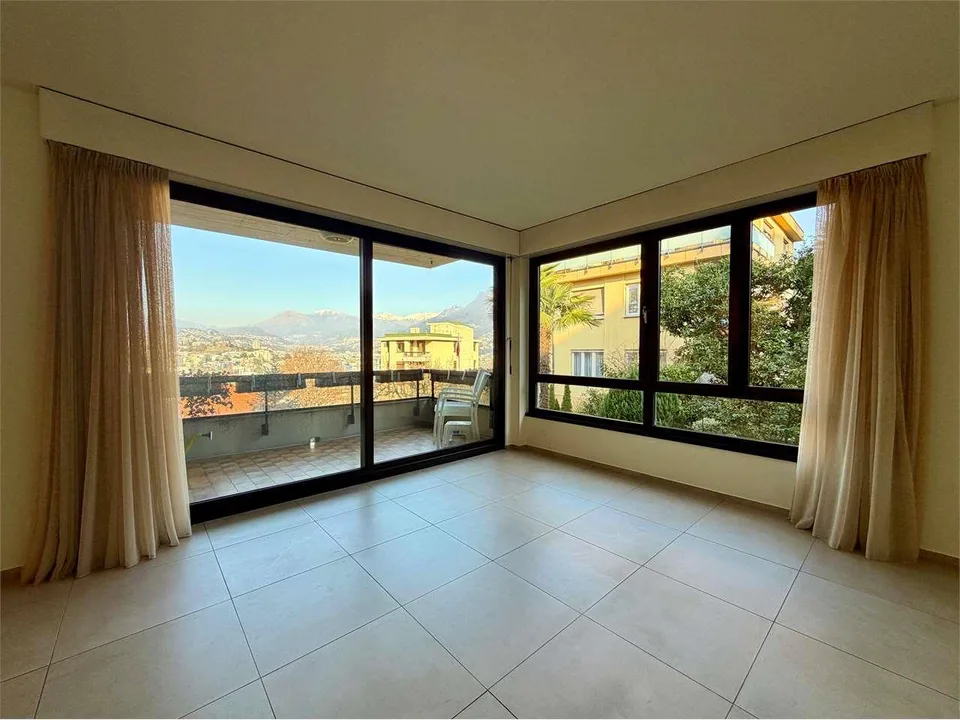 PARADIES - geräumige 4.5-Zimmer-Wohnung mit teilweisem Seeblick