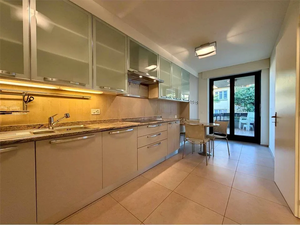 PARADIES - geräumige 4.5-Zimmer-Wohnung mit teilweisem Seeblick