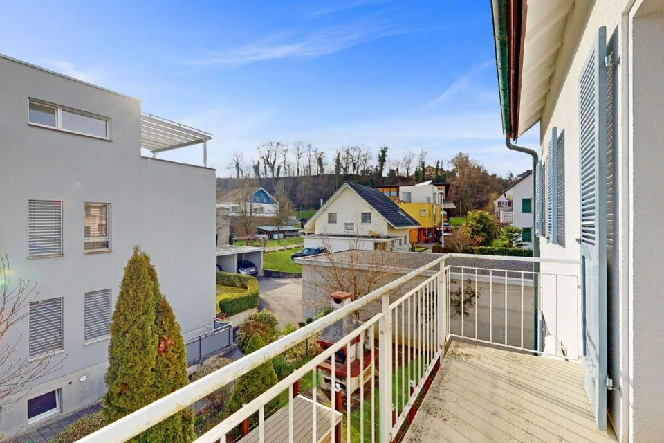 maison unifamiliale bien entretenue dans un emplacement familial
