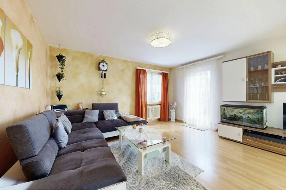 maison unifamiliale bien entretenue dans un emplacement familial