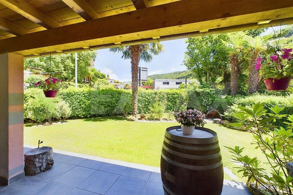 Incantevole proprietà con giardino in posizione da sogno – Foto 11 von 13