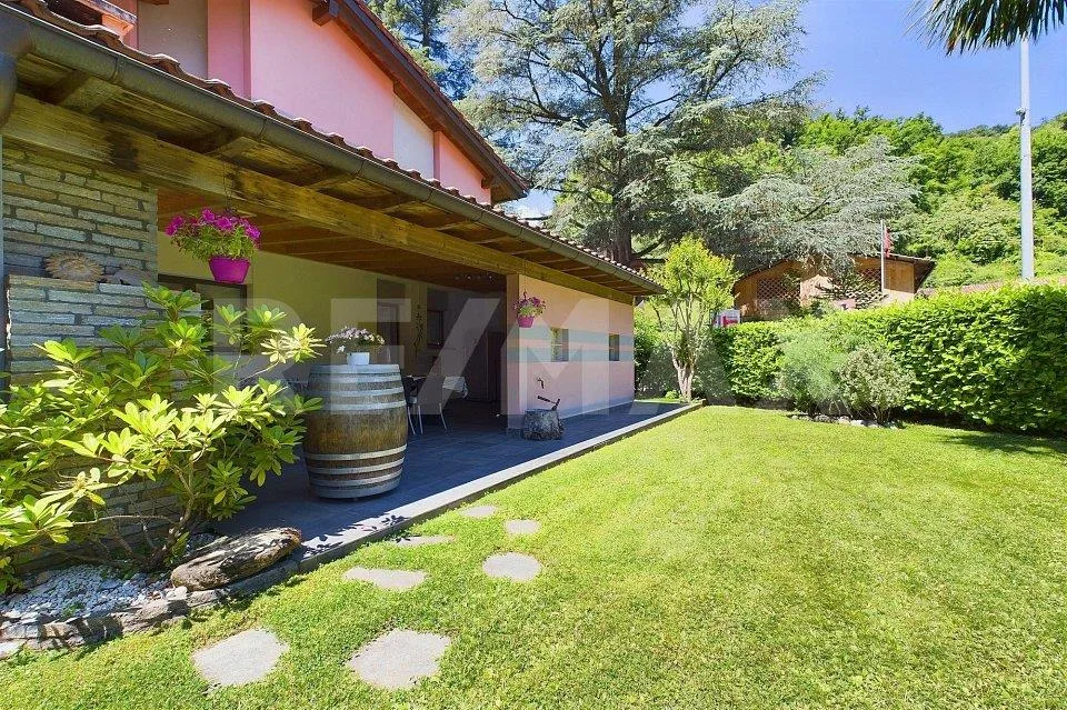 Incantevole proprietà con giardino in posizione da sogno – Foto 9 von 13