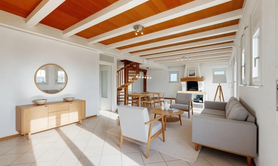 Spacious and bright attic duplex with open views