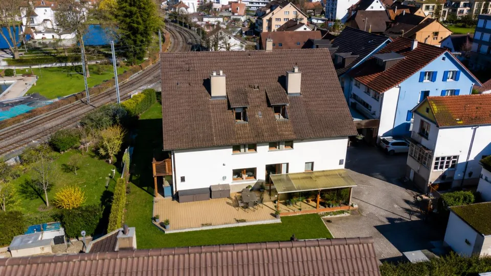 Charmante 4.5-Zimmer-Wohnung mit Cheminée & hohen Decken - Mit indi...