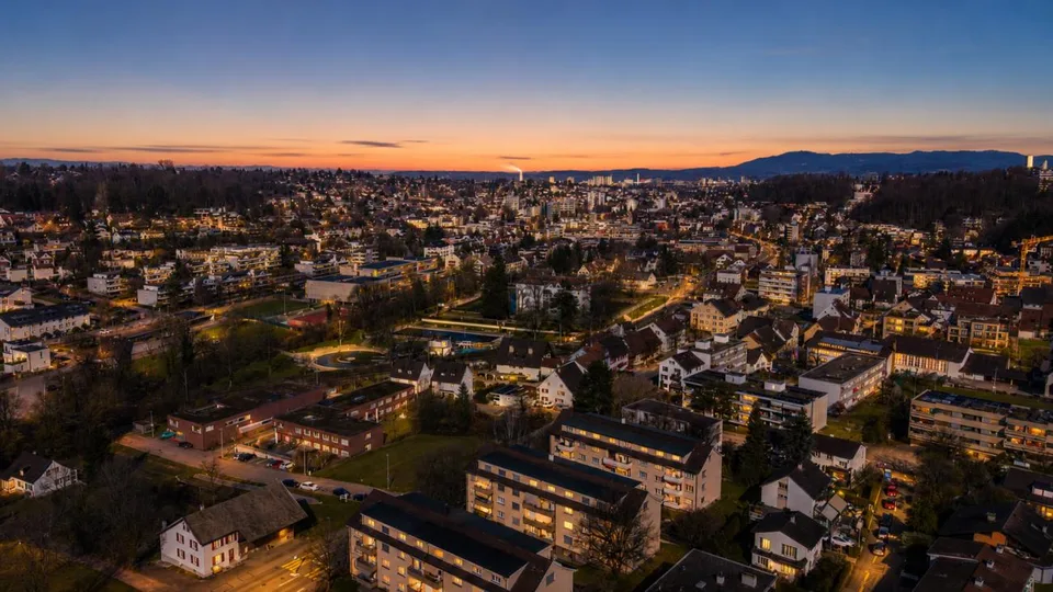 Charmante appartement de 4,5 pièces avec cheminée et hauts plafonds - Avec projet de modernisation individuel – photo 13 sur 14