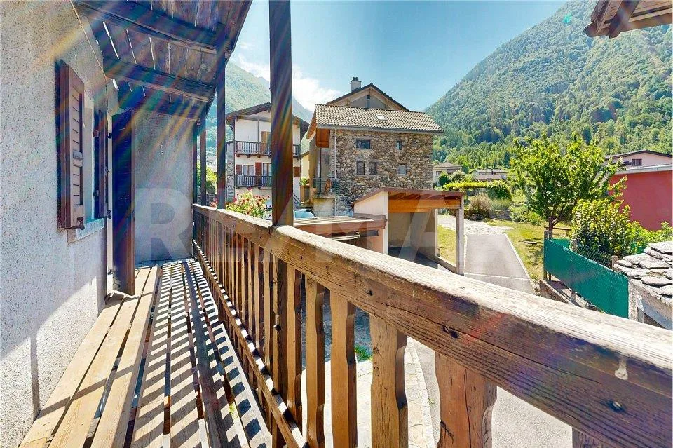 Ampia casa con balconi panoramici e posto auto coperto – photo 12 sur 13