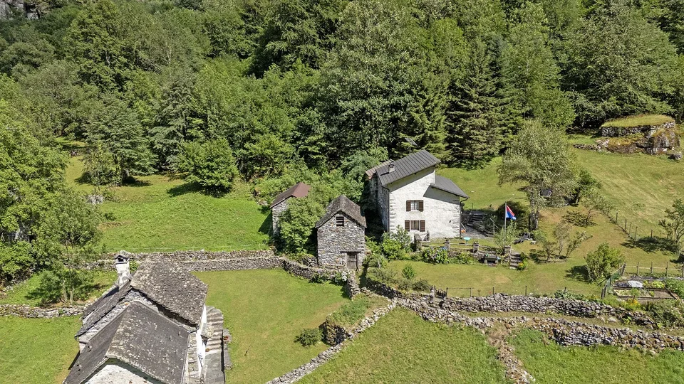 2 Rustici zur Renovierung mit Grundstück – Foto 16 von 17