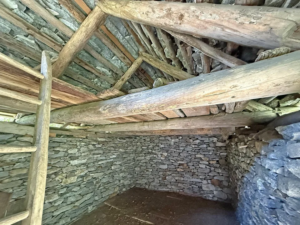 2 Rustici zur Renovierung mit Grundstück – Foto 7 von 17