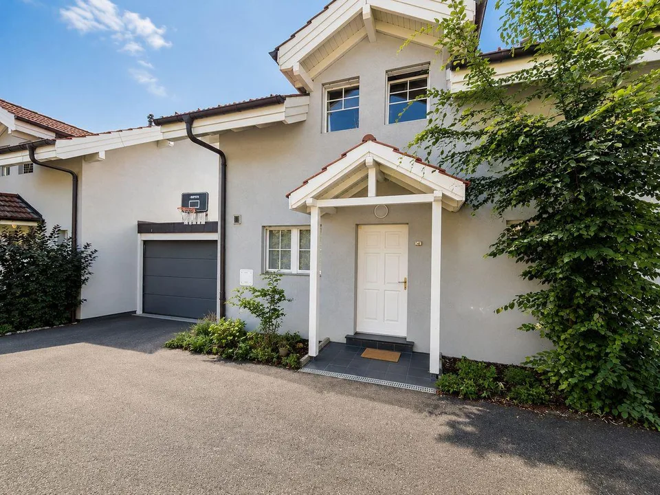 Maison familiale meublée avec jardin privatif à Carouge