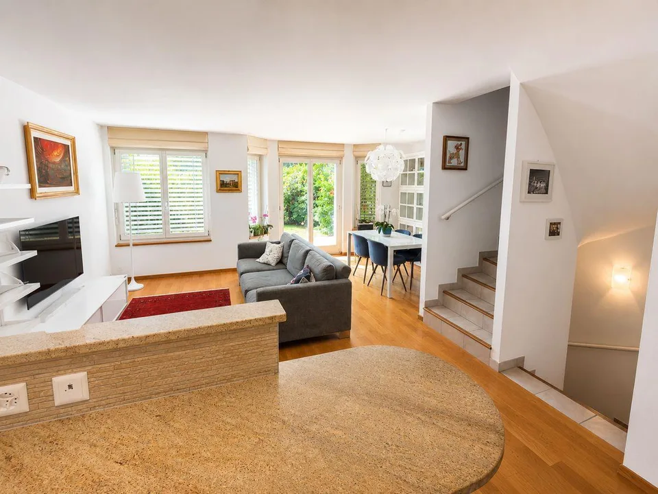 Maison familiale meublée avec jardin privatif à Carouge