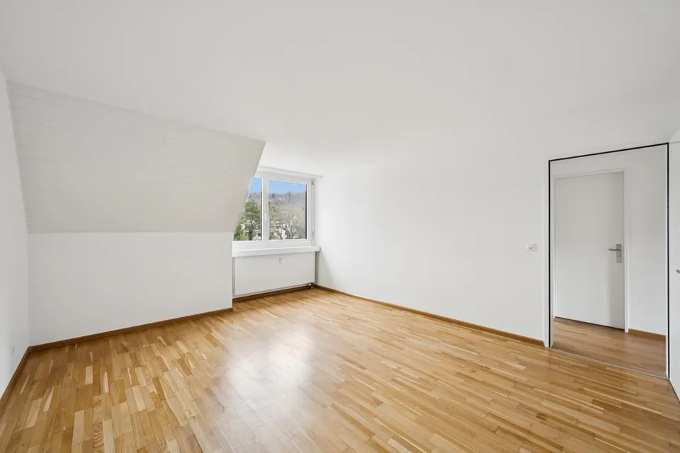Gemütliche 3,5 Zimmer-Dachwohnung im Ortszentrum von Aesch