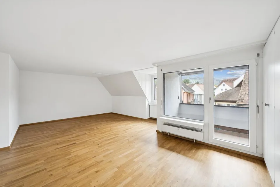 Gemütliche 3,5 Zimmer-Dachwohnung im Ortszentrum von Aesch