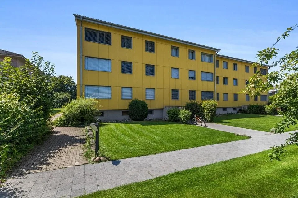 Grosszügige Wohnung mit Licht durchfluteten Zimmer