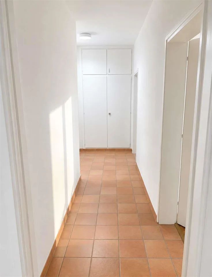 Wohnung in einer verkehrsgünstigen Lage mit Dienstleistungen – Foto 8 von 8