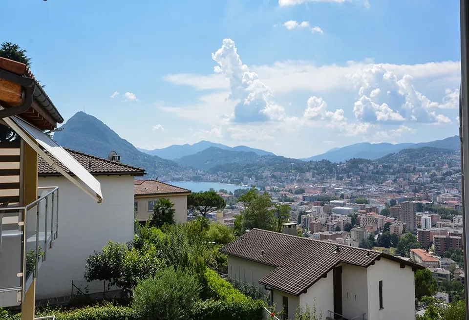 Splendida villetta con vista lago e montagne – Albonago (Lugano)