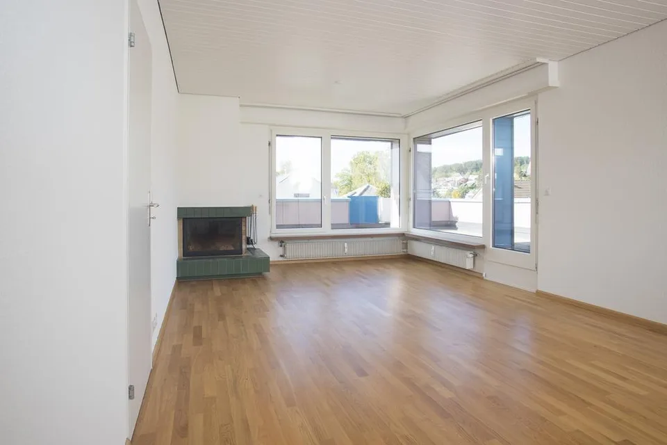 Gemütliche Dachwohnung mit Cheminée und grosser Terrasse