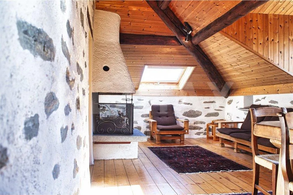 Casa con tre appartamenti