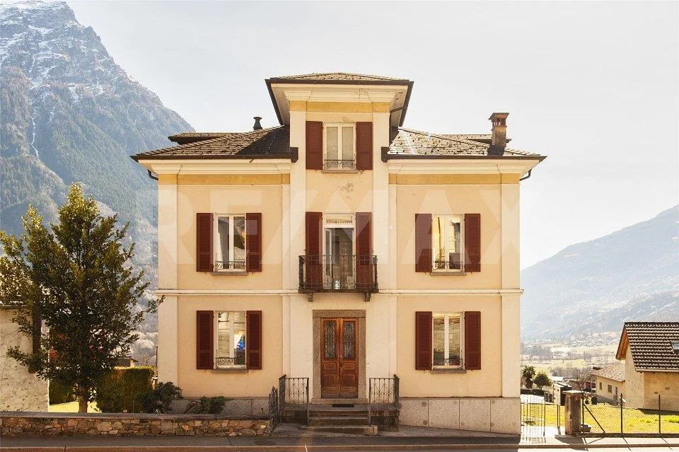 Casa con tre appartamenti