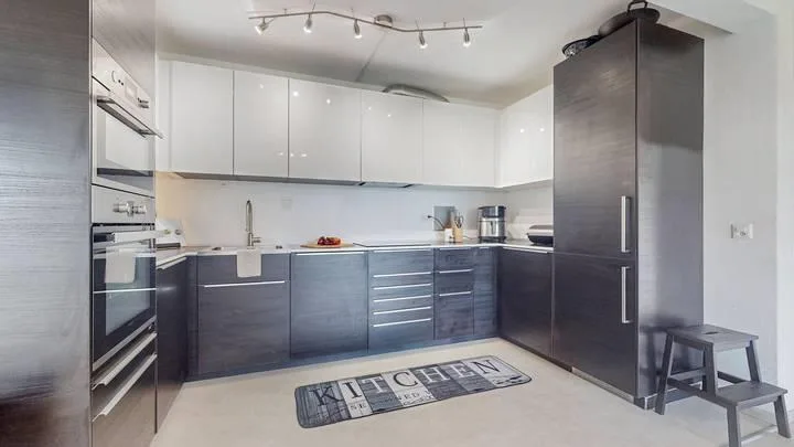 EIN HAUS, ZWEI WELTEN - LOFT UND EINLIEGERWOHNUNG IM DIALOG