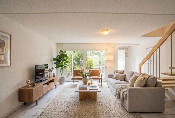 CASA DI MEDIA GRANDEZZA SUL LAGO DI MURTEN CON ACCESSO PRIVATO AL LAGO