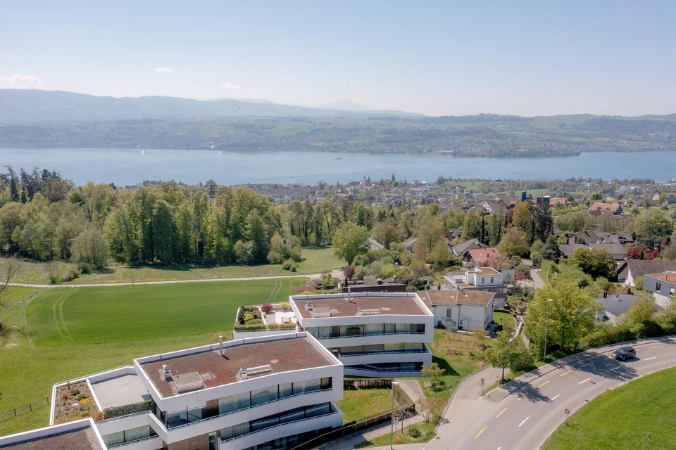 Panorama, Weite, Eleganz – 3.5-Zi-Wohnung mit Sicht in Uetikon am See