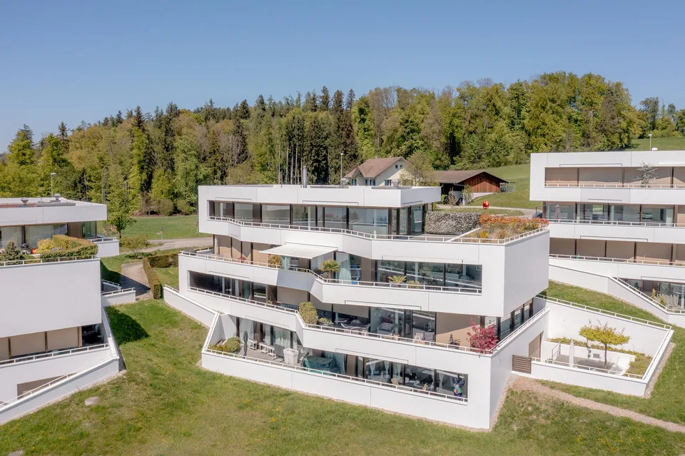 Panorama, Weite, Eleganz – 3.5-Zi-Wohnung mit Sicht in Uetikon am See