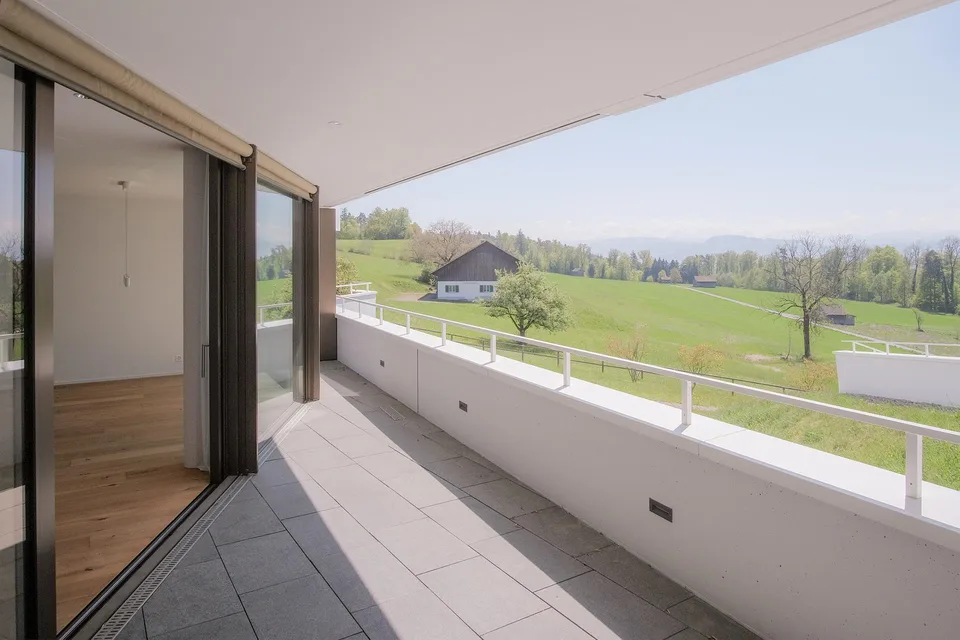 Panorama, Weite, Eleganz – 3.5-Zi-Wohnung mit Sicht in Uetikon am See