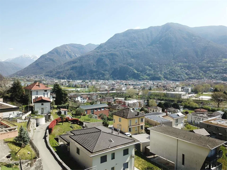 Villa in posizione privilegiata con vista castelli