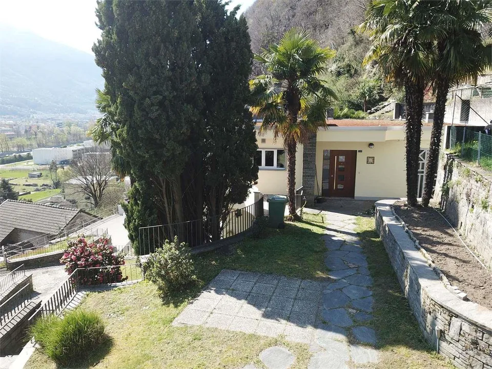 Villa in posizione privilegiata con vista castelli