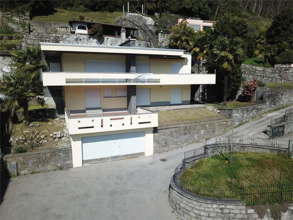 Villa in posizione privilegiata con vista castelli