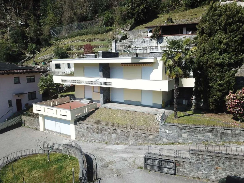Villa in posizione privilegiata con vista castelli