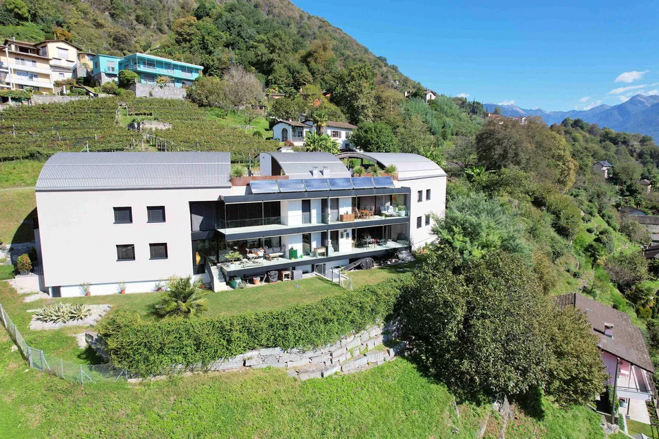 Elegante appartamento in collina con vista panoramica in esclusiva res